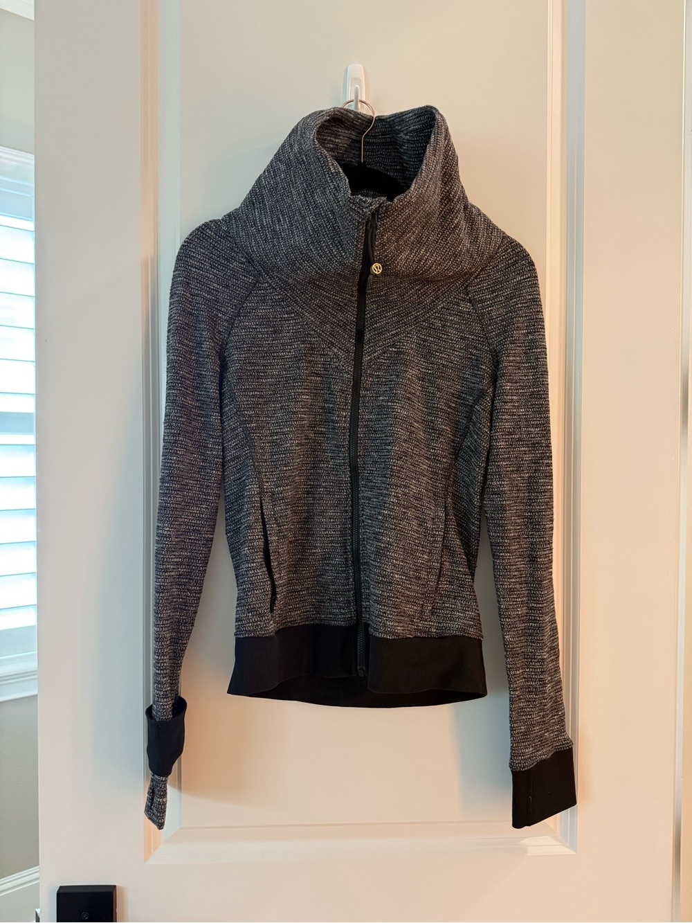 Lululemon Be Present Jacket in Coco Pique Black - size 8